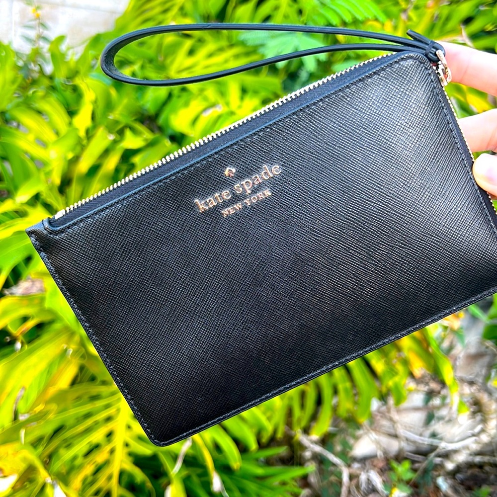 BNWT Kate Spade black wristlet saffiano leather